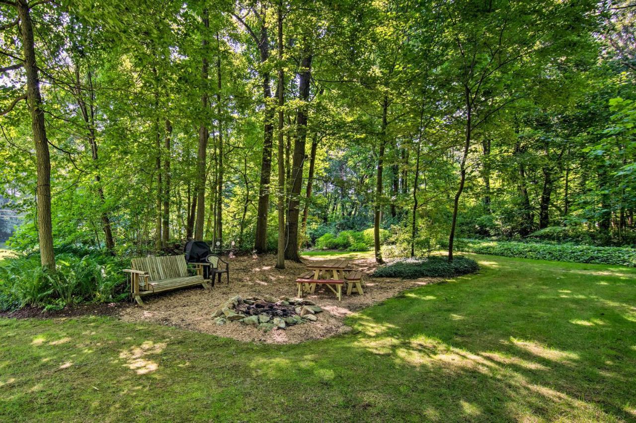 Cozy Garden Room In Welsh Mountain Suites! New Holland Extérieur photo