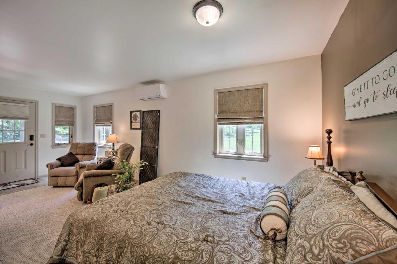 Cozy Garden Room In Welsh Mountain Suites! New Holland Extérieur photo