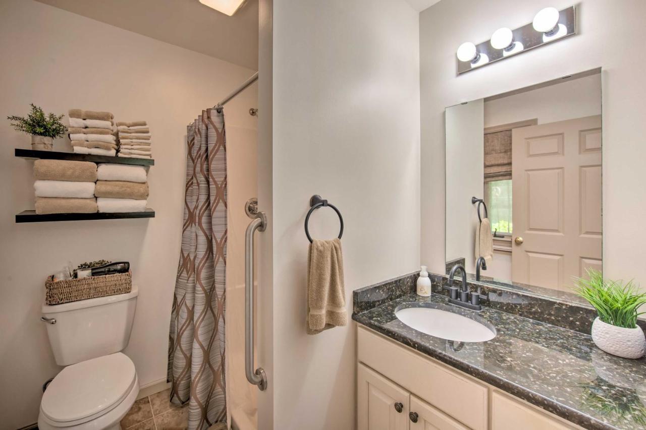 Cozy Garden Room In Welsh Mountain Suites! New Holland Extérieur photo