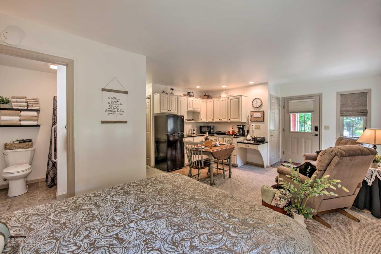 Cozy Garden Room In Welsh Mountain Suites! New Holland Extérieur photo